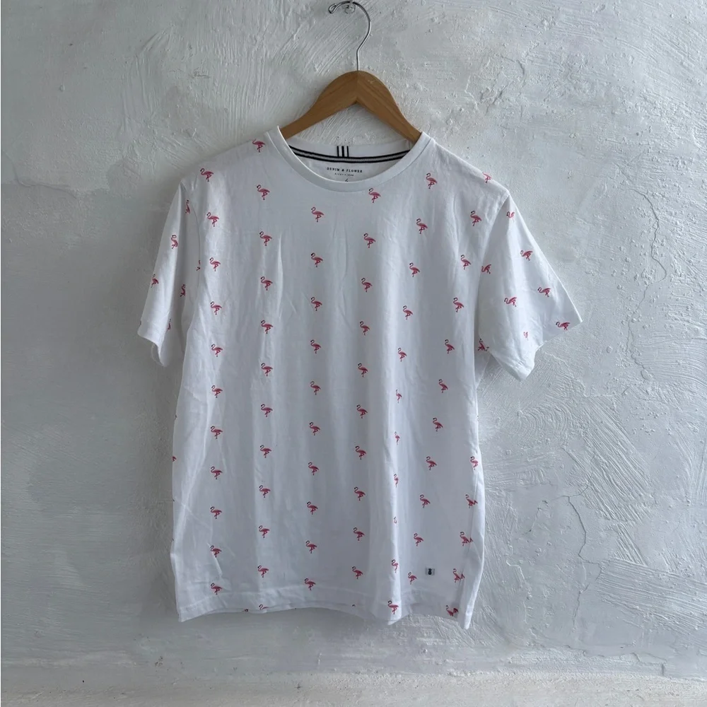 Men’s denim & flower flamingo tee